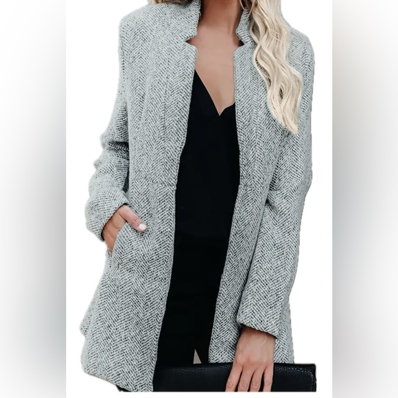 Jackets & Blazers - Women’s White and Black Woven texture Jacket. Size large.